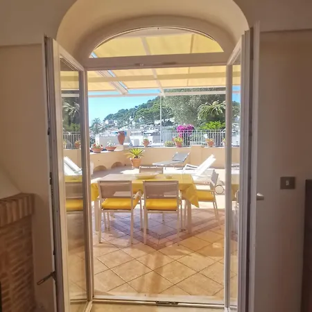 Private Sea View Con Terrazza E Giardino Капри
